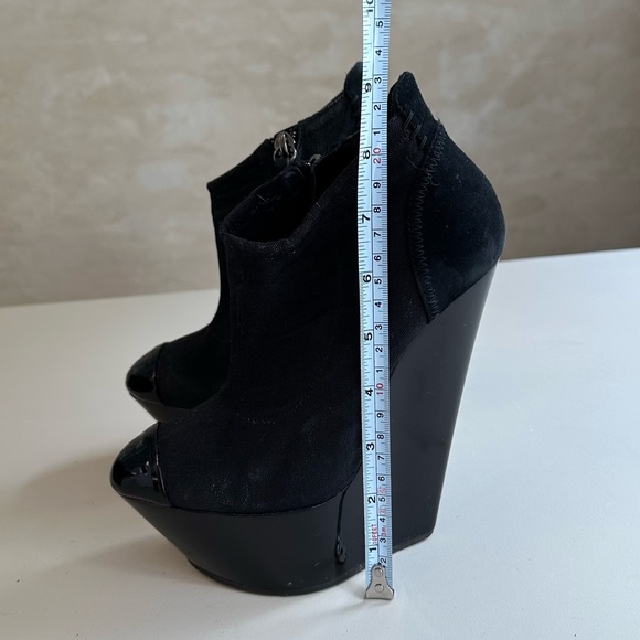 Giuseppe Zanotti Black Suede Platform - Picture 6 of 11